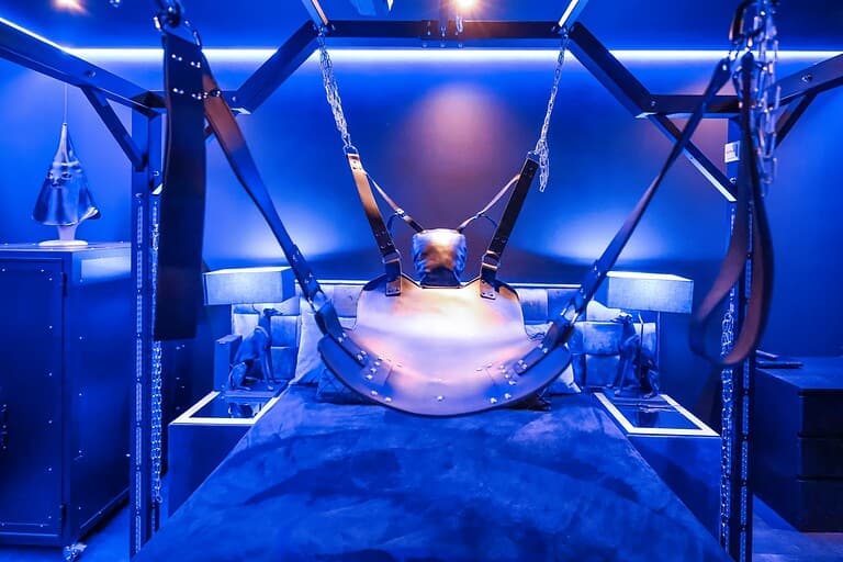 Hochwertiges Studio 60 BDSM Hotel München mit Spezialausstattung.