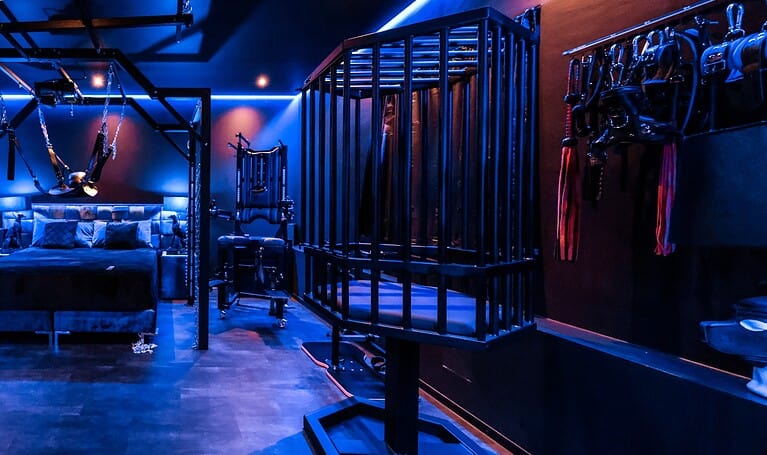 Hochwertiges BDSM-Studio München mit professioneller Ausstattung für private und erotische Abenteuer.