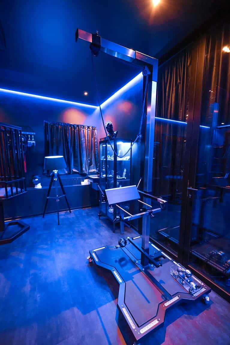 Hochwertige BDSM-Ausrüstung im Studio 60 in München, ideal für exklusive BDSM-Erlebnisse.