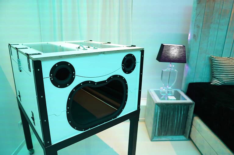 Hochwertiges BDSM Studio mit speziellen Geräten und moderner Atmosphäre in München. Perfekt für intensive Erwachsene-Erlebnisse.