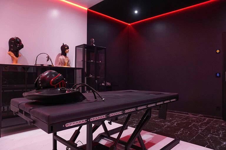 BDSM Hotel München mit innovativem Studio für erotische Spiele und BDSM-Sessions.