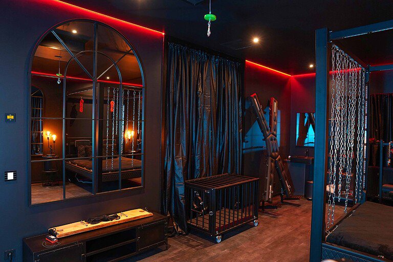 Hochwertiges BDSM Hotel München mit luxuriösem Ambiente und stilvollen Sex-Räumen.