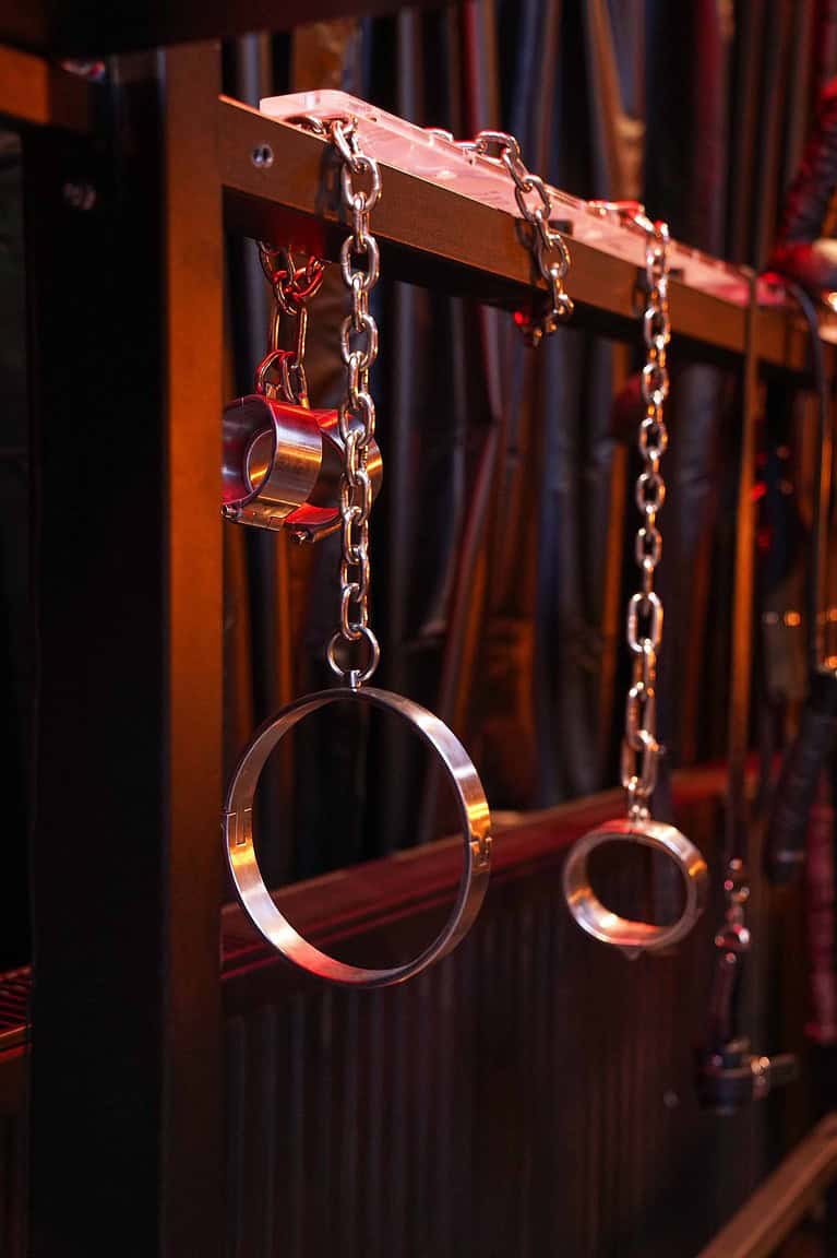 Hochwertige BDSM-Ausrüstung im Studio 60 Mainz, ideal für Kink- und Fetischliebhaber.