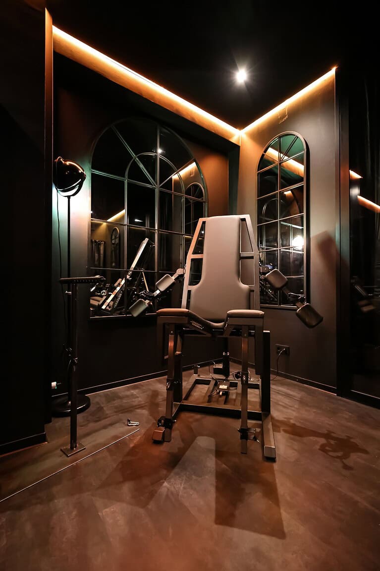 Leistungsstarkes BDSM Studio in München mit hochwertiger Ausrüstung und diskreter Atmosphäre.